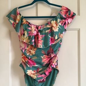 NWT La Blanca Garden Social Ruffle Women's Swimsuit, Rare Size 14